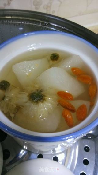 冰糖菊花炖雪梨的做法步骤：5