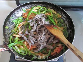 泡菜青椒牛肉丝的做法步骤：8