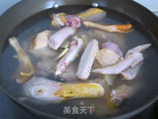 进补时间到——虫草老鸭煲的做法步骤：3