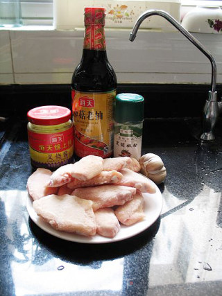 美味烤鸡翅的做法步骤：1