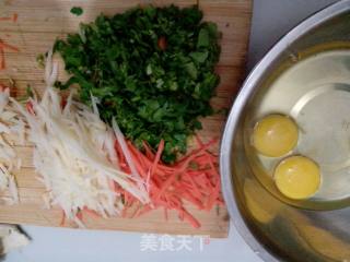 《私房莲藕香菜鸡蛋饼》————外焦里嫩香脆的做法步骤：2