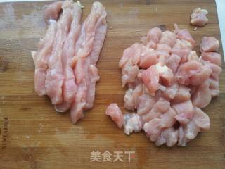 奥尔良鸡肉披萨的做法步骤：1