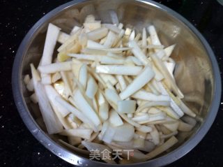 糖醋萝卜皮的做法步骤：1