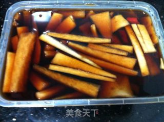 糖醋萝卜皮的做法步骤：2