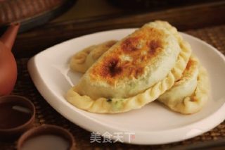韭菜盒子的做法步骤：1