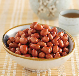油炸花生米的做法步骤：1