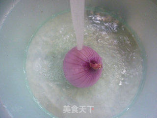 洋葱炒香干的做法步骤：2