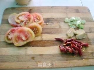 番茄炒手撕包菜的做法步骤：2