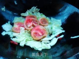 番茄炒手撕包菜的做法步骤：5