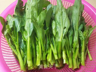清炒菜心的做法步骤：1