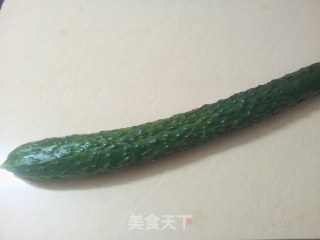 “老干妈”拌黄瓜的做法步骤：1