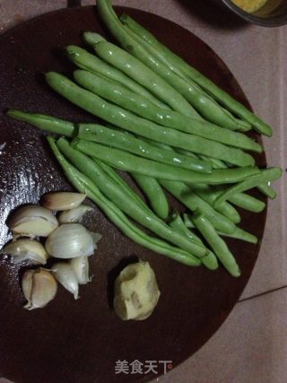 蒜茸四季豆的做法步骤：1