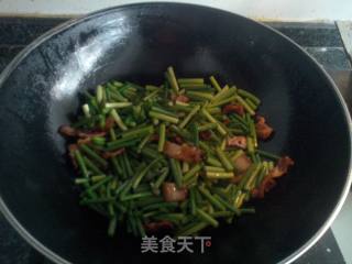 蒜毫炒肉的做法步骤：4