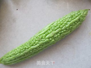 告别秋燥——苦瓜瘦肉汤的做法步骤：1