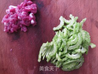 告别秋燥——苦瓜瘦肉汤的做法步骤：3