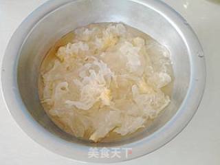 清新又好喝——银耳南瓜小汤圆的做法步骤：1