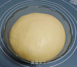 奶酪豆沙辫子面包的做法步骤：2