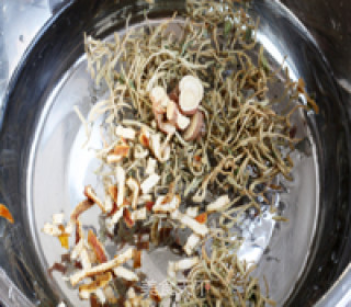 金银花红枣茶的做法步骤：3