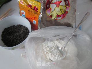 红糖芝麻花卷的做法步骤：1