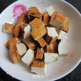 酱香豆腐炒肉的做法步骤：3