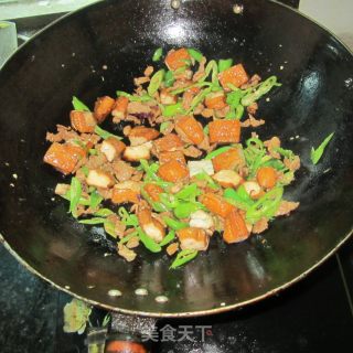 酱香豆腐炒肉的做法步骤：8