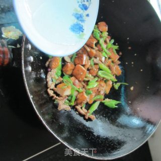 酱香豆腐炒肉的做法步骤：9