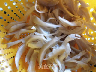 天冷了剩饭怎么吃？—————【 老重庆三鲜烫饭】的做法步骤：1