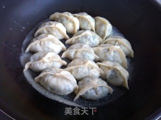 小白菜素馅煎饺的做法步骤：15