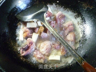 青椒香干炒腊鸡腿的做法步骤：8