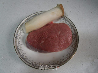 火龙果黑椒牛肉粒的做法步骤：1