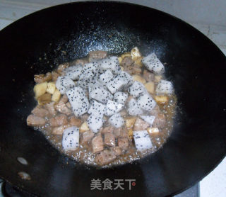 火龙果黑椒牛肉粒的做法步骤：11