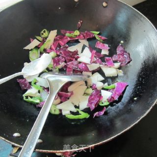 凉薯紫甘蓝炒肉的做法步骤：3
