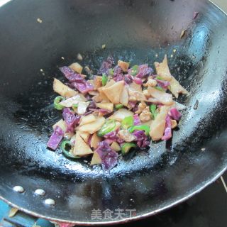 凉薯紫甘蓝炒肉的做法步骤：7