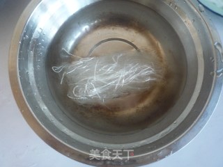 虾仁粉丝萝卜汤的做法步骤：3