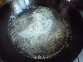 虾仁粉丝萝卜汤的做法步骤：7
