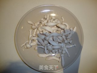 小蘑菇海参汤——营养从早餐开始的做法步骤：1