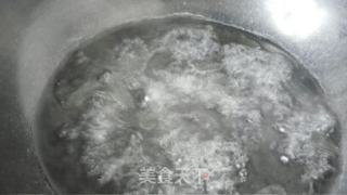 芹菜炒百合的做法步骤：2