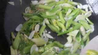 芹菜炒百合的做法步骤：7