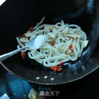 香干米虾炒粉条的做法步骤：3