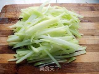 胡萝卜炒佛手瓜的做法步骤：2