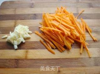 胡萝卜炒佛手瓜的做法步骤：3