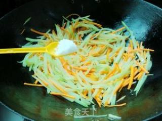 胡萝卜炒佛手瓜的做法步骤：6