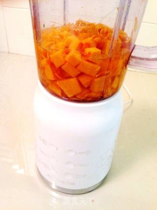 【椰香南瓜浓汤】---椰香让汤更美味的做法步骤：2