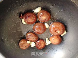 【香菇烧海带】---素菜也可以这样混搭的做法步骤：2