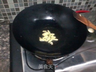 黄豆海带烧肉皮的做法步骤：2
