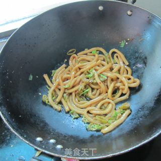 炒酸辣土豆粉的做法步骤：3