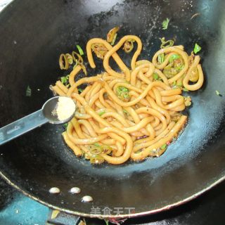 炒酸辣土豆粉的做法步骤：4