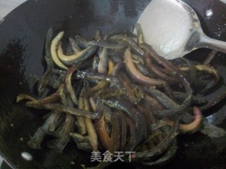 蛋皮泥鳅汤的做法步骤：5