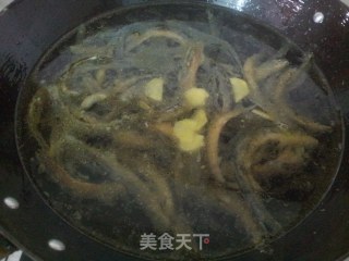 蛋皮泥鳅汤的做法步骤：6
