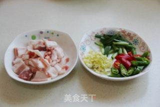 农家小炒肉的做法步骤：1